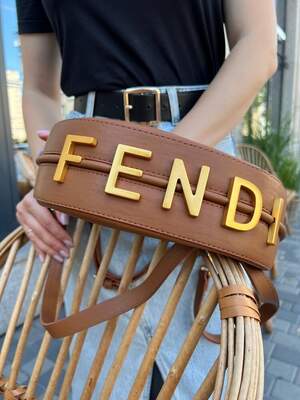 Женская сумка из эко-кожи Fendi Hobo Фенди белая молодежная, брендовая сумка через плечо