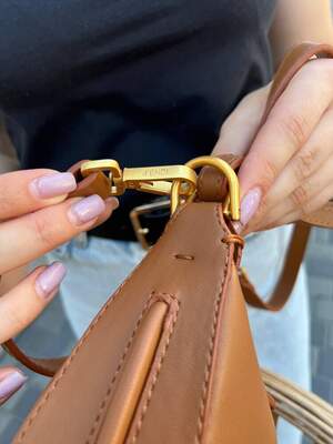 Женская сумка из эко-кожи Fendi Hobo Фенди белая молодежная, брендовая сумка через плечо