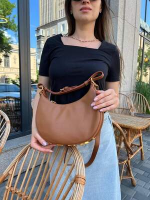 Женская сумка из эко-кожи Fendi Hobo Фенди белая молодежная, брендовая сумка через плечо