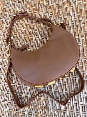 Женская сумка из эко-кожи Fendi Hobo Фенди белая молодежная, брендовая сумка через плечо