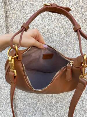 Женская сумка из эко-кожи Fendi Hobo Фенди белая молодежная, брендовая сумка через плечо