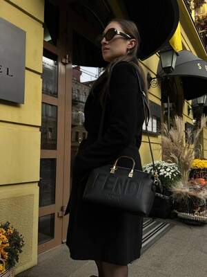 Женская сумка из эко-кожи Fendi Фенди черного цвета молодежная, брендовая сумка через плечо